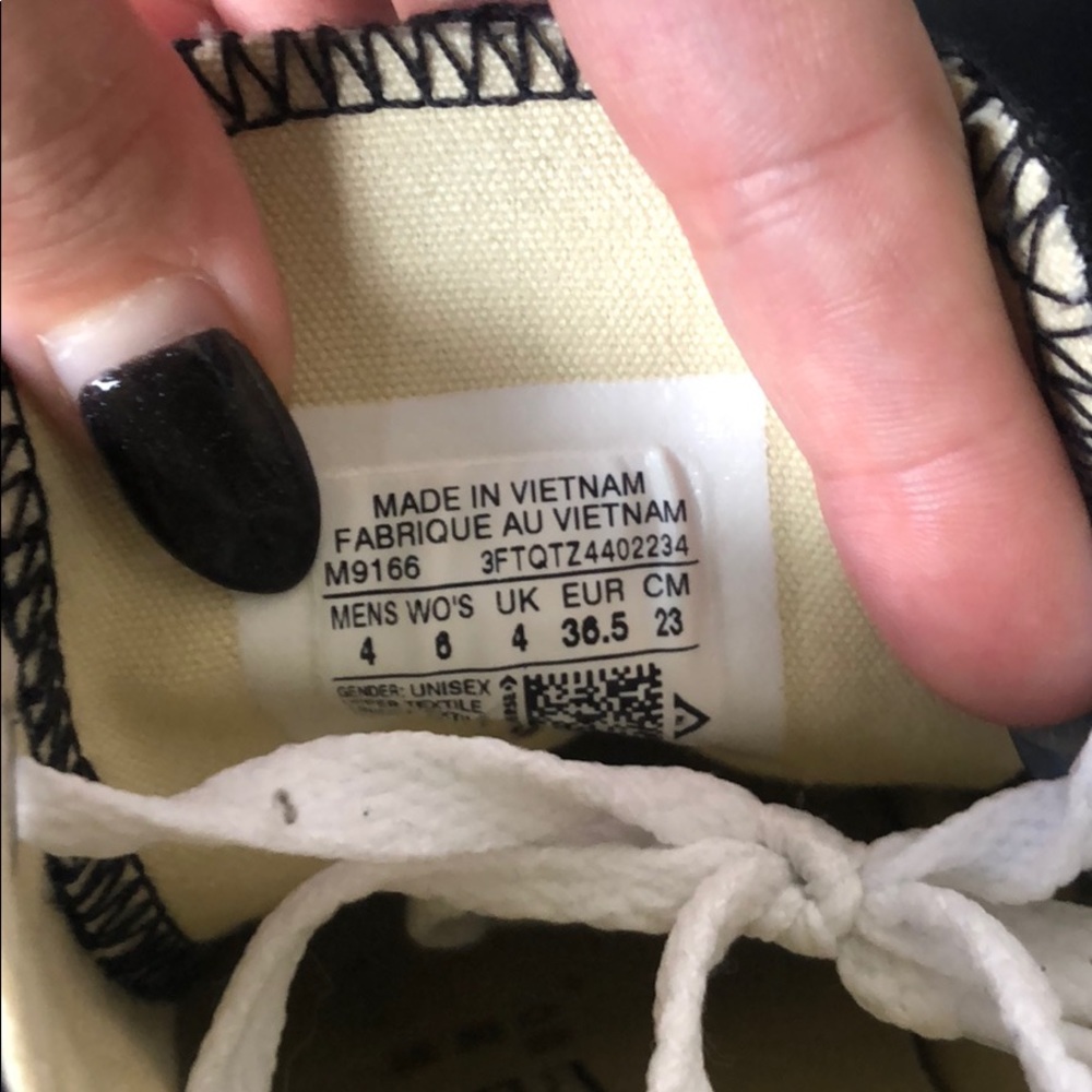 Converse! Great Condition, Only Worn Once! Too Big - image 5